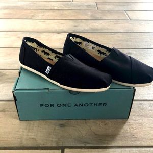 Women’s TOMS
